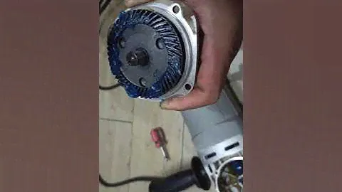 Смазка болгарки Интерскол УШМ-230/2100М